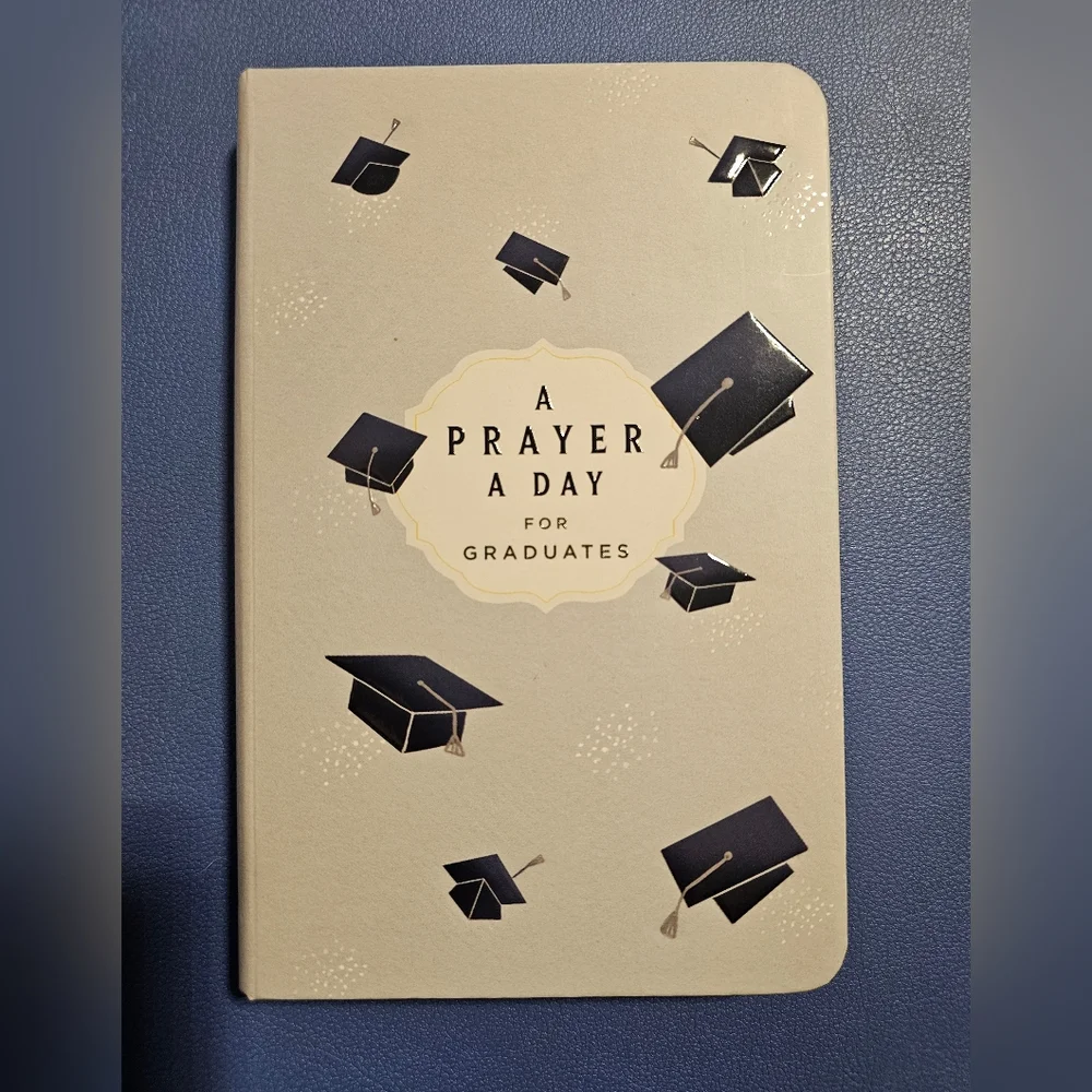 Prayer a Day for Graduates- by Lisa Stilwell Great Gift (2020, Trade Paperback)